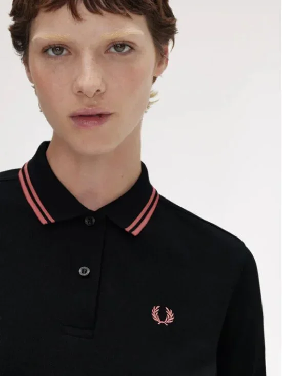 NWT Fred Perry Women's Twin Dipped Polo Black / Putty Pink - Picture 3 of 10